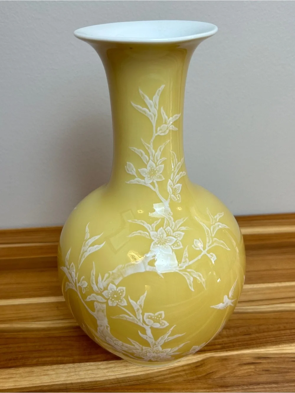 Vintage Chinese Monochrome Yellow Glaze Porcelain Vase - Picture 3 of 10